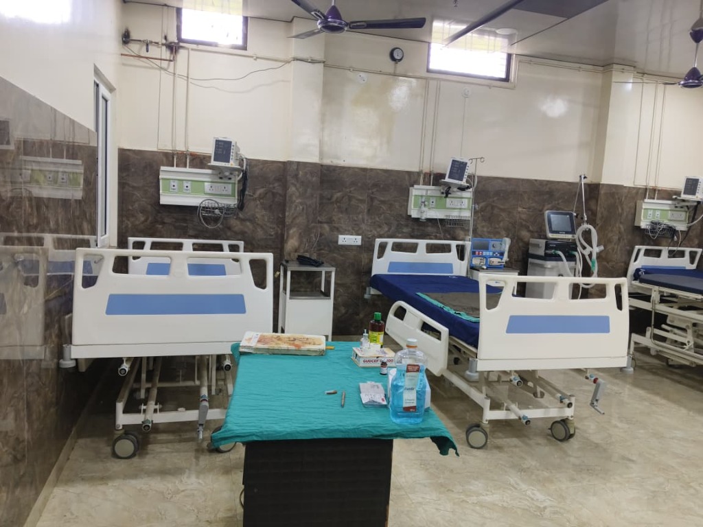 Deluxe Semi-Private Room Patient Monitor Life Care Hospital Robertsganj