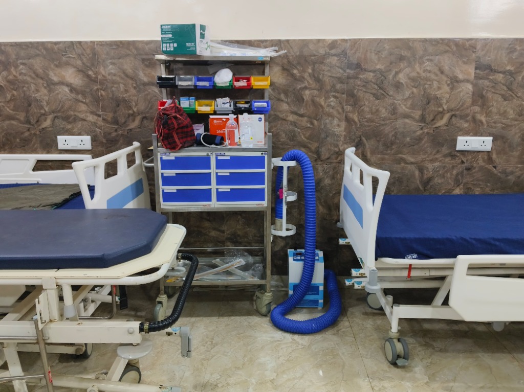 Crash Cart Emergency Medicine Trolley ICU Room Life Care Hospital