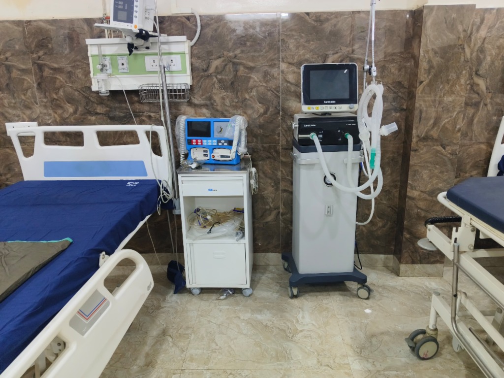 Cardiolan Ventilator Defibrillator ICU Room Life Care Hospital Robertsganj