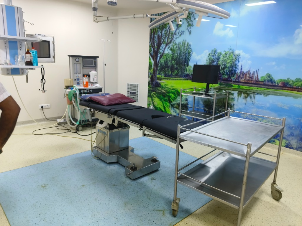 Clean Operation Theatre Anaesthesia Machine OT Table Sonbhadra