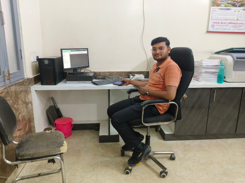 Computerized Pathology Lab Reporting Workstation Life Care Hospital Robertsganj